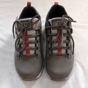 NWT Men's Size 8 Lake & Trail Hiking Shoe Color - Tate